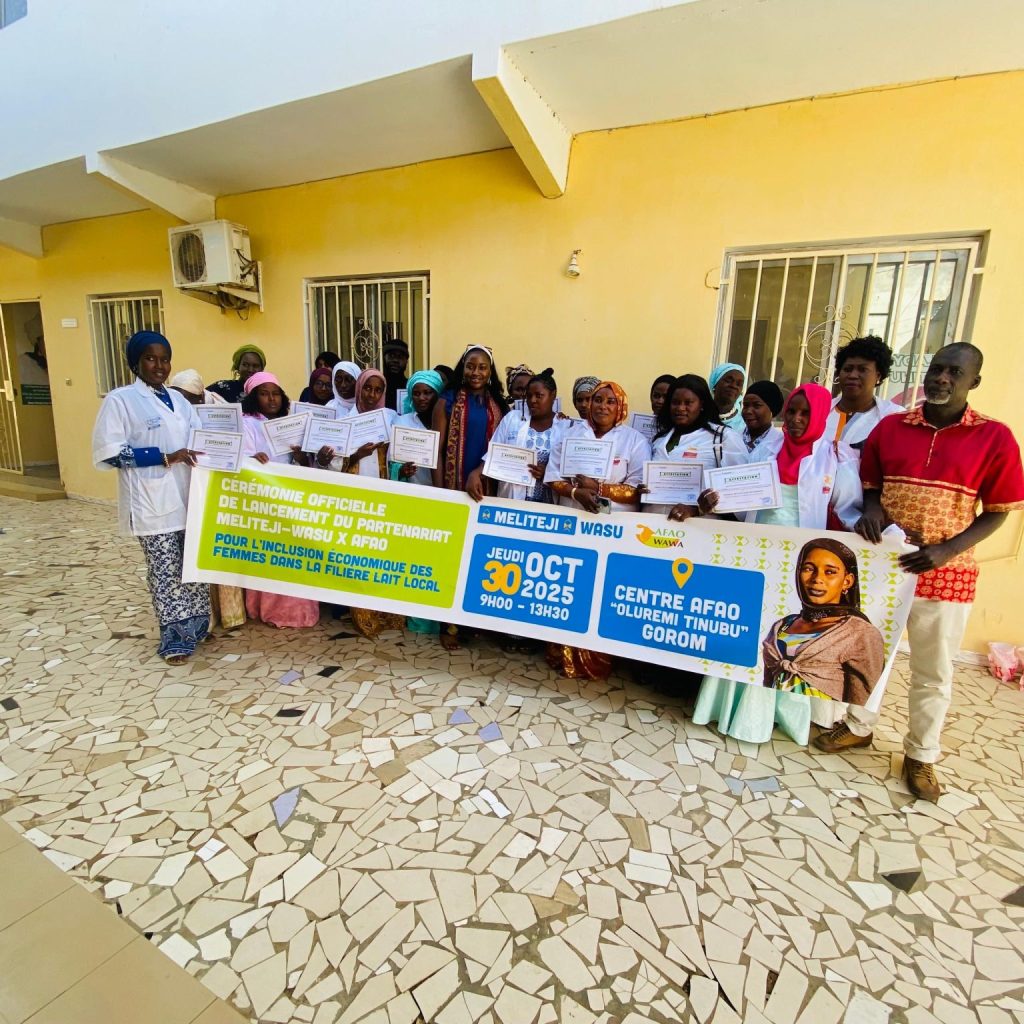 Renforcer le leadership économique des femmes dans la filière lait local ! 🥛✨ Ce jeudi 30 octobre 2025, l’Association des Femmes de l’Afrique de l’Ouest AFAO WAWA-Association des femme de l'Afrique de l'Ouest et La Laiterie Du Berger, à travers le programme MELITEJI-WASU , ont officialisé un Contrat de partenariat visant à promouvoir l’autonomisation économique des femmes et des jeunes dans la filière lait local. 🎯 Un partenariat stratégique pour : • Former et renforcer les compétences techniques de jeunes femmes (18–35 ans) • Développer l’entrepreneuriat féminin autour du lait local • Favoriser l’accès à des emplois décents et durables • Contribuer à la professionnalisation des acteurs locaux du lait 📚 Démarrage des activités : 4 jours de formation au Centre AFAO à Gorom 1 ✅ Transformation du lait : lait pasteurisé, lait caillé, yaourt ✅ Normes d’hygiène, qualité et conservation ✅ Leadership, genre & autonomisation ✅ Gestion simplifiée, marketing & esprit entrepreneurial 🔧 Un appui matériel pour renforcer l’employabilité Au-delà de la formation, les participantes seront également accompagnées par du matériel laitier afin de faciliter leur insertion professionnelle et soutenir le lancement ou le développement de leurs activités. 👥 Bénéficiaires du trimestre : Les sessions actuelles ciblent les femmes et jeunes des coopératives de : • Bayakh • Diamballo • Ndiahiratte (entité AFAO) 🌍 Ensemble, nous faisons du lait local un moteur d’inclusion, d’emploi et de transformation économique durable. hashtag#AutonomisationDesFemmes hashtag#LaitLocal hashtag#Agroalimentaire hashtag#MELITEJIWASU hashtag#AFAOWAWA hashtag#LaiterieDuBerger hashtag#Coopératives hashtag#EntrepreneuriatFéminin hashtag#Leadership hashtag#InclusionÉconomique hashtag#Sahel